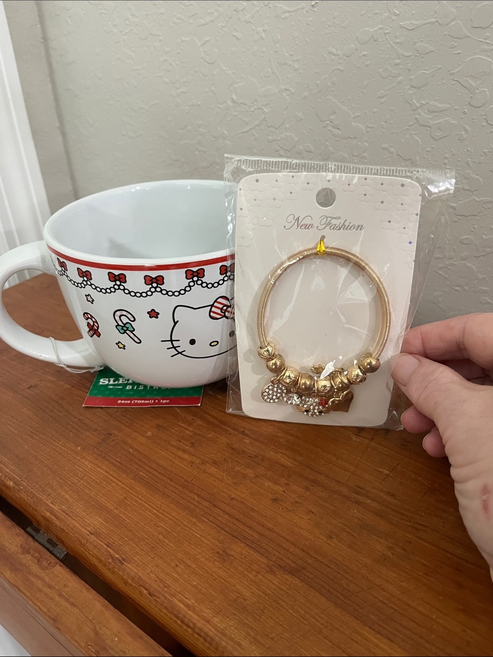 Hello Kitty Bundle 24 Oz Soup Coffee Mug Gold Charm Stretch Bracelet -